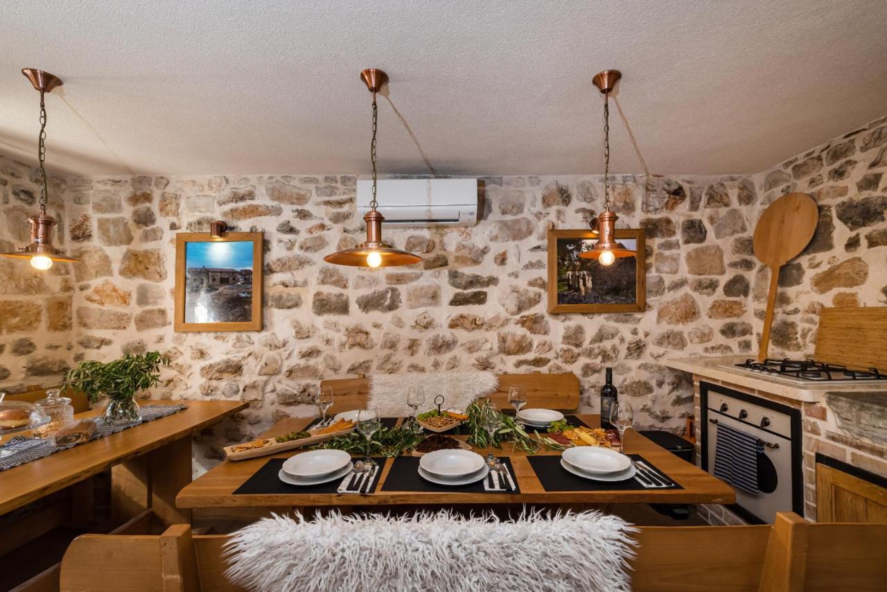 Stone Villa Miandri ซูโกชัน ภายนอก รูปภาพ