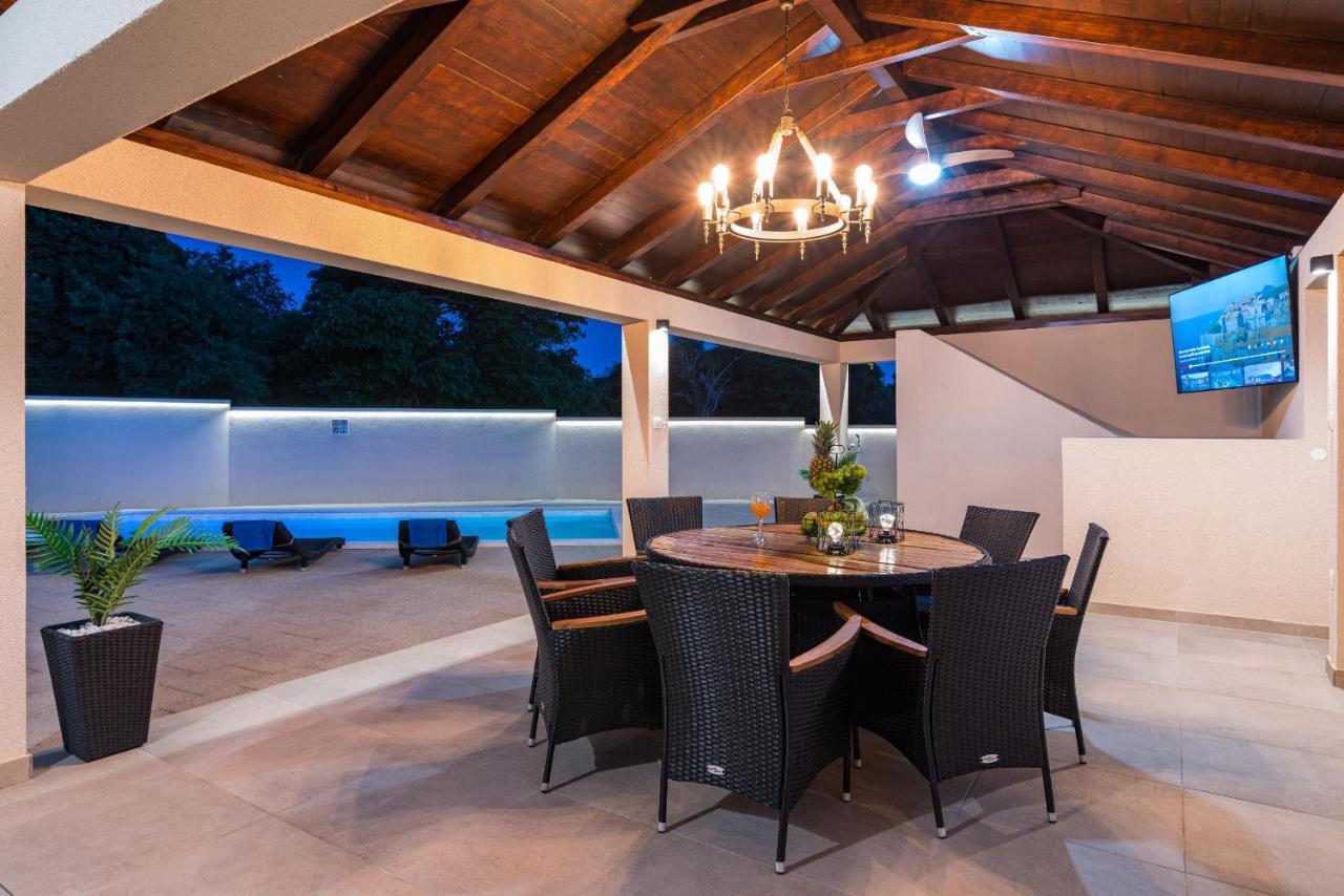 Stone Villa Miandri ซูโกชัน ภายนอก รูปภาพ