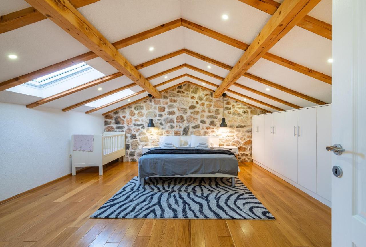 Stone Villa Miandri ซูโกชัน ภายนอก รูปภาพ