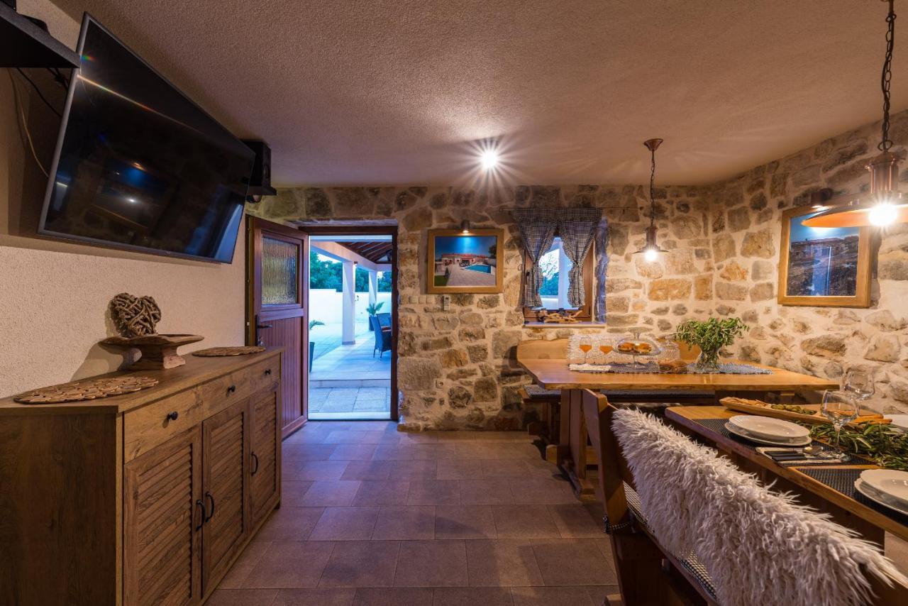 Stone Villa Miandri ซูโกชัน ภายนอก รูปภาพ